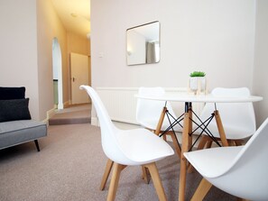 Interior - Willkommen in unserem 2-Schlafzimmer-Apartment für 5 Gäste by Interhome (Montpelier)