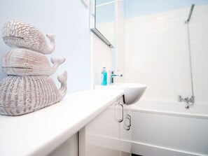 Towels - Willkommen in unserem 2-Schlafzimmer-Apartment für 5 Gäste by Interhome (Montpelier)