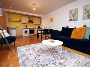 Living area - Zentrale Wohnung Bristol, 2 Betten, Balkon, Wi-Fi by Interhome (Bristol)