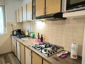 Fridge, microwave, cookware/dishes/utensils - Wohnung Valerija by Interhome (Umag)