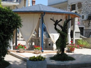 Outdoor dining - Wohnung mit Blick auf das Wasser by Interhome (Umag)