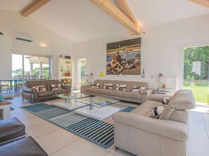 Interior - Exceptional Villa with Sea View in Sainte-Maxime (STE MAXIME)