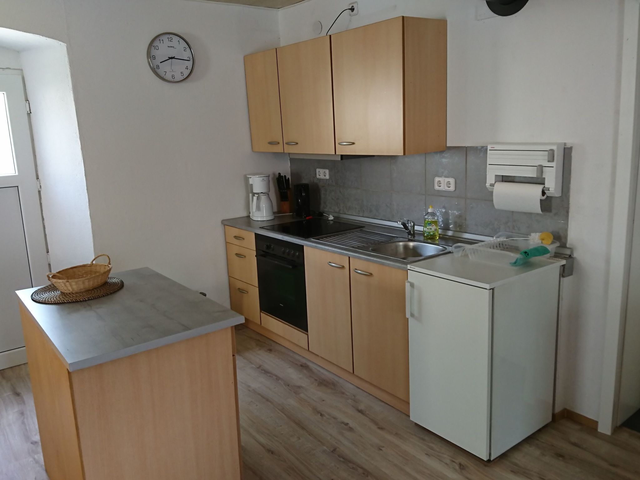 Kühlschrank, Ofen, Kochgeschirr/Geschirr/Besteck