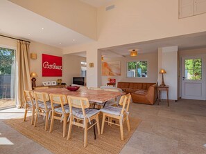 Dining - Grimaud – In the Heart of the Golf Club – 5 Bedrooms – Swimming Pool (GRIMAUD)