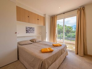 Free WiFi - Grimaud – In the Heart of the Golf Club – 5 Bedrooms – Swimming Pool (GRIMAUD)