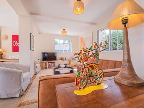 Interior - Grimaud – In the Heart of the Golf Club – 5 Bedrooms – Swimming Pool (GRIMAUD)