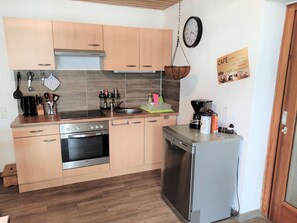 Refrigerador, microondas, horno y lavavajillas 