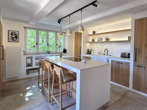 Réfrigérateur, micro-ondes, four, lave-vaisselle