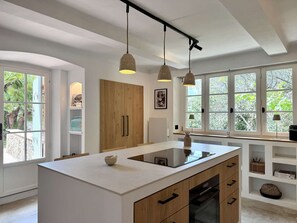 Fridge, microwave, oven, dishwasher - Sainte-Maxime – Exceptional Bastide with Sea View – Gulf of Saint-Tropez (STE MAXIME)