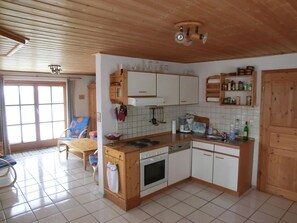 Kühlschrank, Mikrowelle, Ofen, Geschirrspüler