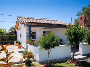 Exterior - Schönes Ferienhaus in Sikici by Interhome (Pula)