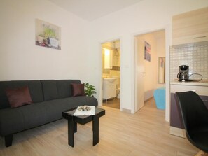 TV - Apartment Noemi by Interhome (Poreč)