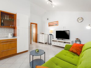 TV - Pineta 2 by Interhome (Poreč)