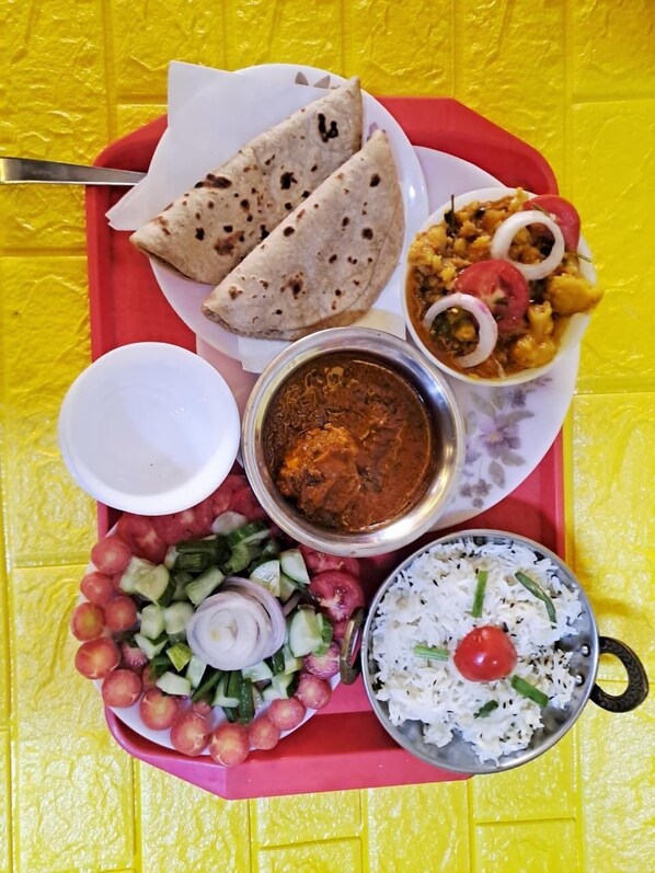 Free daily full breakfast - THE DEEP GANESHA INN (New Delhi)