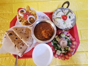 Free daily full breakfast - THE DEEP GANESHA INN (New Delhi)