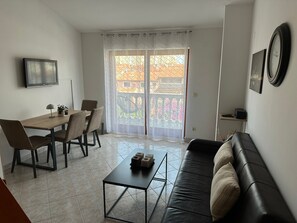 Living area - Appartement mit Balkon by Interhome (Pula)