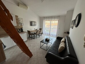 Living area - Appartement mit Balkon by Interhome (Pula)