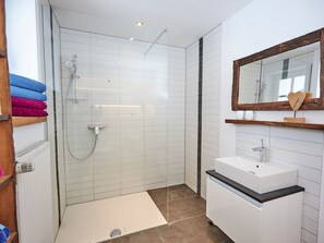 Towels - Komfortables Ferienhaus in purer Natur by Interhome (Bringhausen)