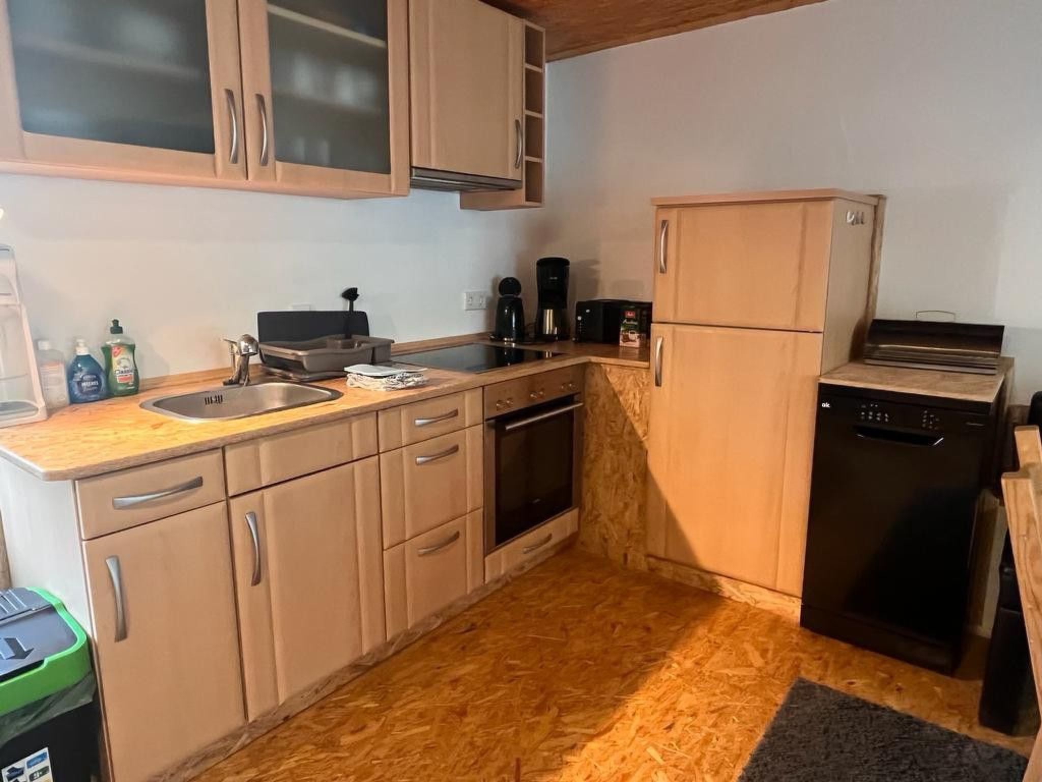 Kjøleskap, mikrobølgeovn, ovn og oppvaskmaskin