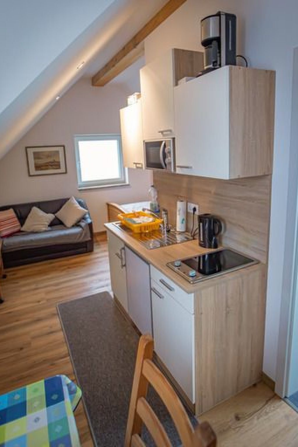 ثلاجة، ميكروويف، مستلزمات طهي/أطباق/أوعية