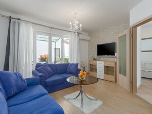 TV - Anamaria by Interhome (Poreč)