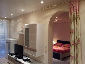 3 bedrooms, Internet - Dreibettzimmer mit Lounge-Terrasse und Garten by Interhome (Nüdlingen)