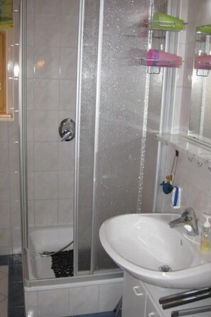 Bathroom - Ferienchalet Friedl by Interhome (Aschau im Chiemgau)