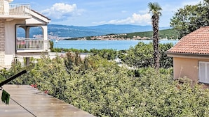 A coastal view with a balcony overlooking the sea, a clear sky, and distant mountains. - Apartment Nevenka by Interhome (Krk/Čižići)