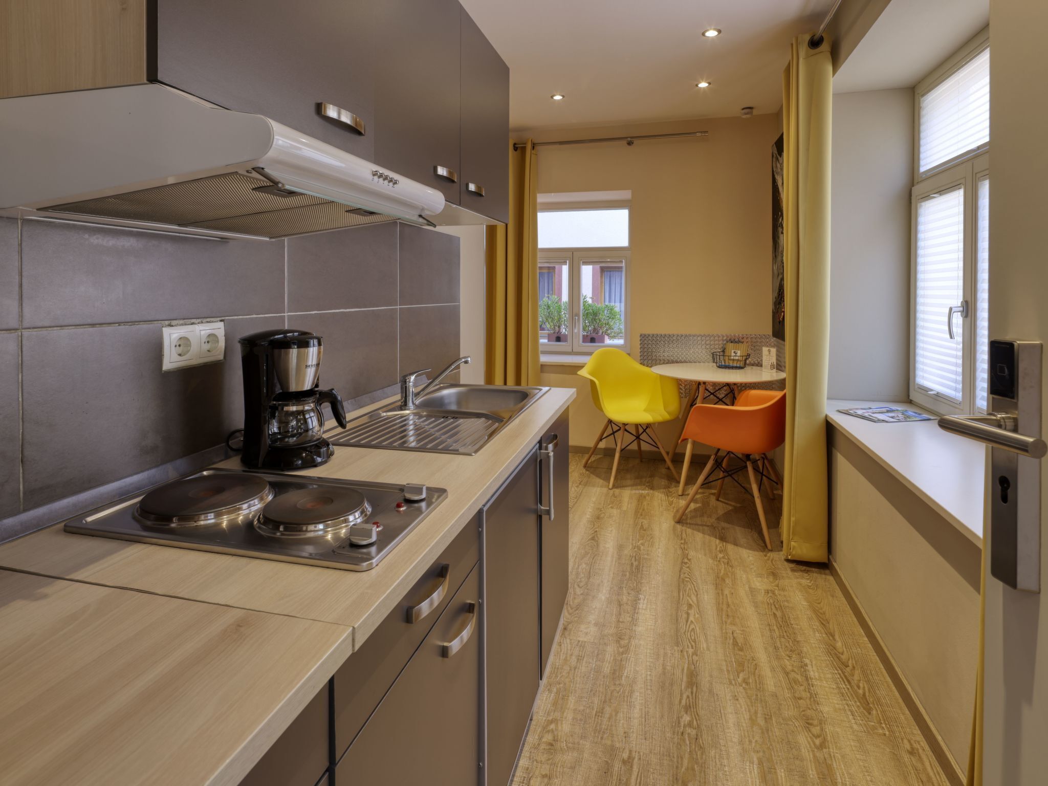 Fridge, dishwasher, cookware/dishes/utensils