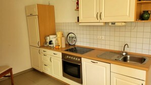 雪櫃、焗爐、洗碗機、廚房用具/餐具/器皿