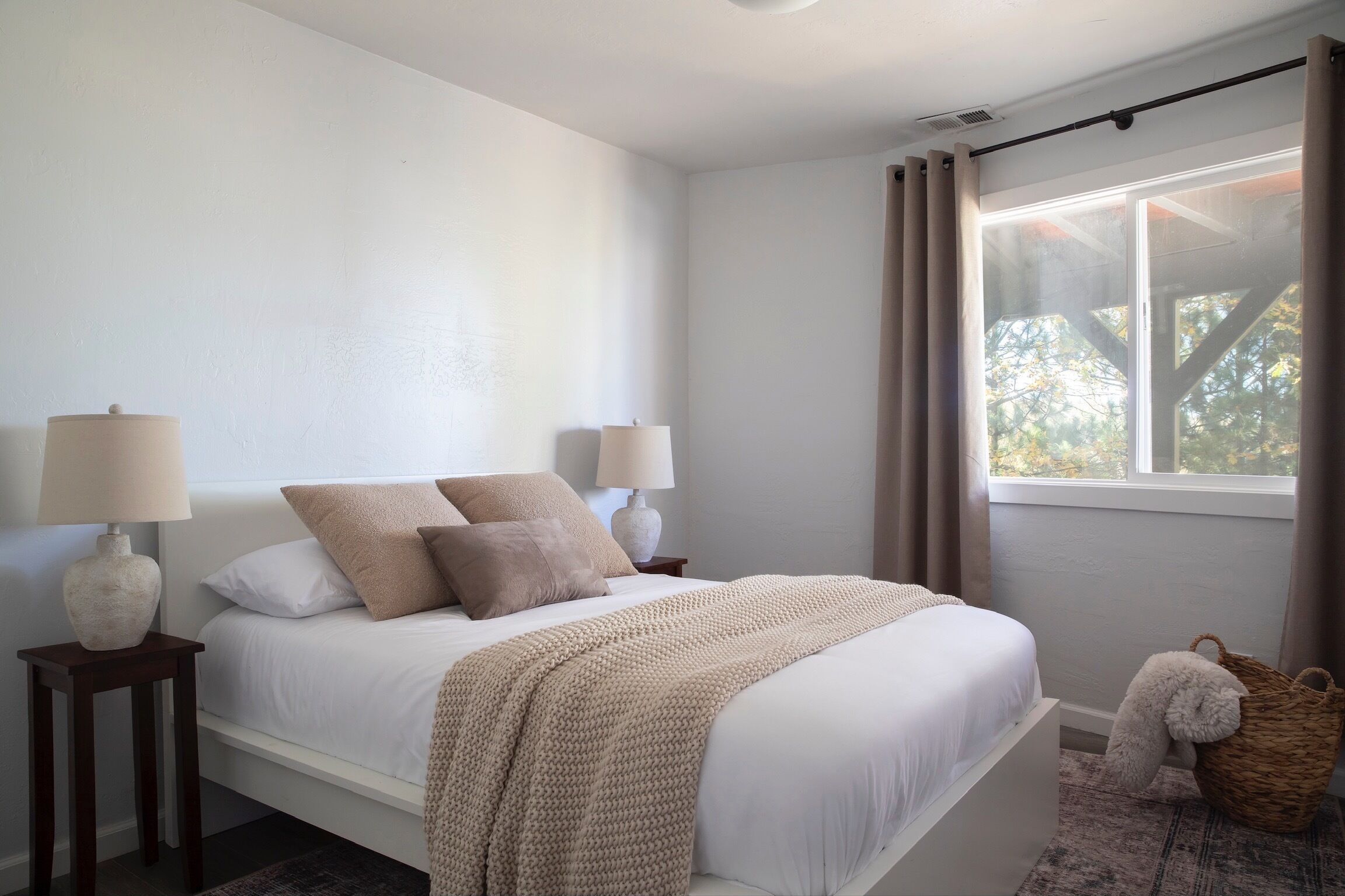 4 bedrooms, desk, iron/ironing board, free WiFi