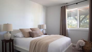 4 bedrooms, desk, iron/ironing board, free WiFi