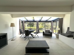 TV - Villa for 6 people with pool, just steps from the Golf de Valcros, in La Londe-Les-Maures (LA LONDE LES MAURES)
