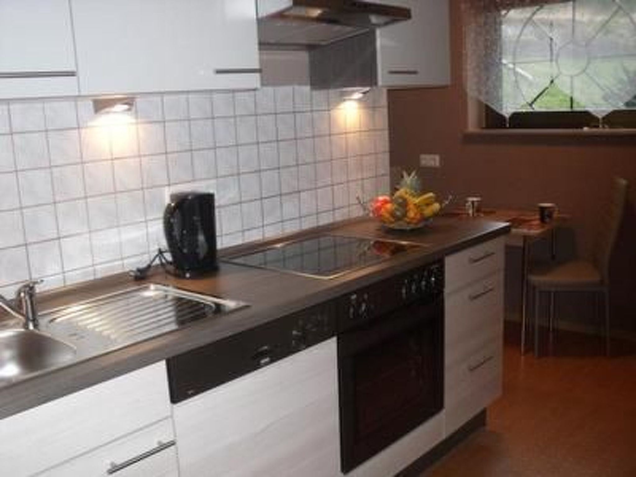 Kühlschrank, Mikrowelle, Ofen, Geschirrspüler