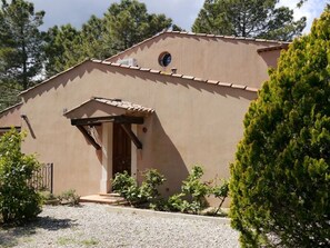 Exterior - Ruhige Villa mit Pool im Herzen der Weinberge by Interhome (Plan de la Tour)