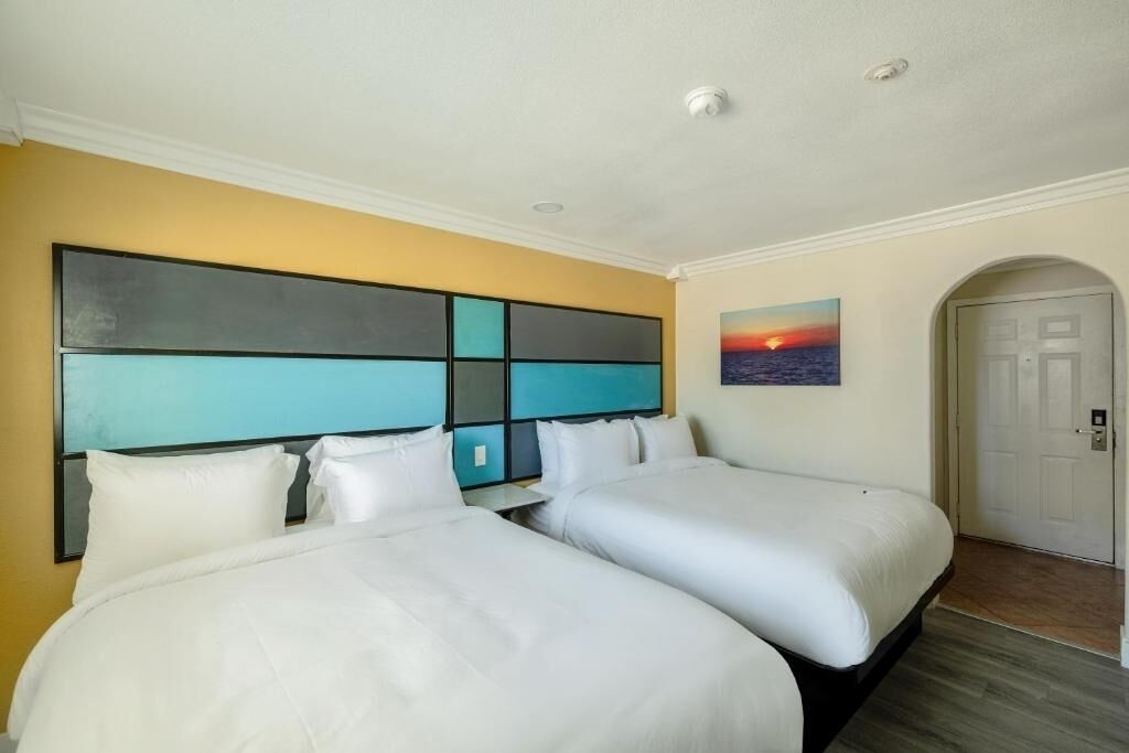 Relax In A 2 Queen Beds Room For Family Stays In Victorville  3 Rooms - Apple Valley, CA