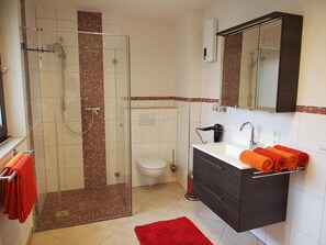 Bathroom - Hochwertige Ferienwohnung mit Terrasse und Garten by Interhome (Zülpich)