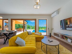 Living area - Luxuriöse Ferienvilla mit atemberaubender Aussicht by Interhome (Labin)