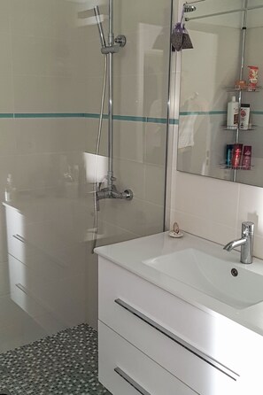 Bathroom - Aigues Marines by Interhome (Sanary sur Mer)
