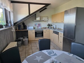 Fridge, microwave, oven, dishwasher - FeWo Westerwald by Interhome (Ölsen)