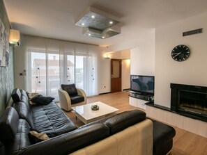 Televisie en een open haard