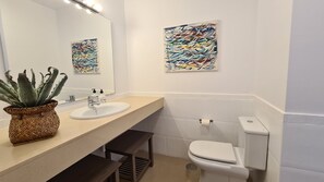 Hair dryer, towels, soap, shampoo - Arrecife Charco de San Gines Terrace with sea view (Arrecife)