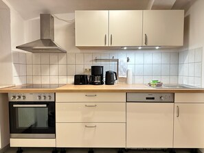 Fridge, oven, dishwasher, cookware/dishes/utensils - Apartment Wuff by Interhome (Altendorf)