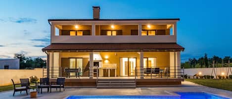 Et oppvarmet basseng