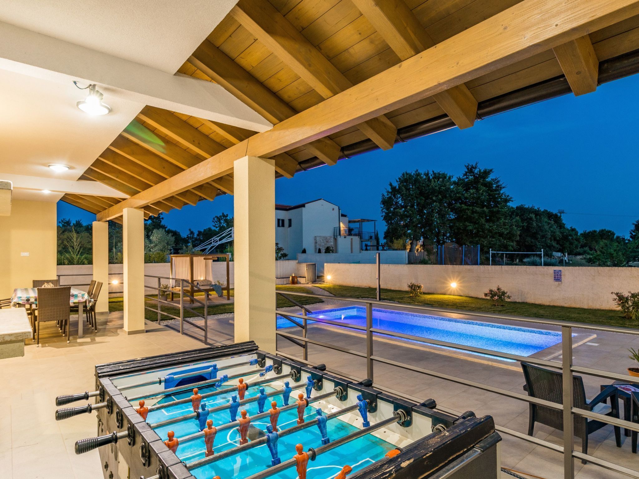 تناول الطعام بالخارج