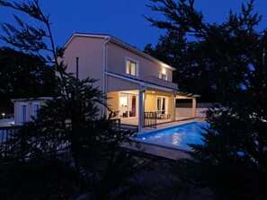 Exterior - Newly built (2018), fully detached holiday villa with a private swimming pool by Interhome (Bokordici)