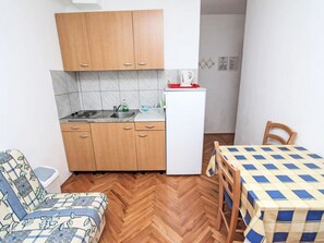 Fridge, oven, cookware/dishes/utensils - Ap Lora 3 by Interhome (Rovinj)