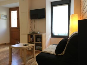 TV, DVD player - Apartment  by Interhome (Barèges)