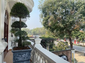 Premium bedding, Select Comfort beds, desk, laptop workspace - Tam Coc Vivana Hotel (Hoa Lu)