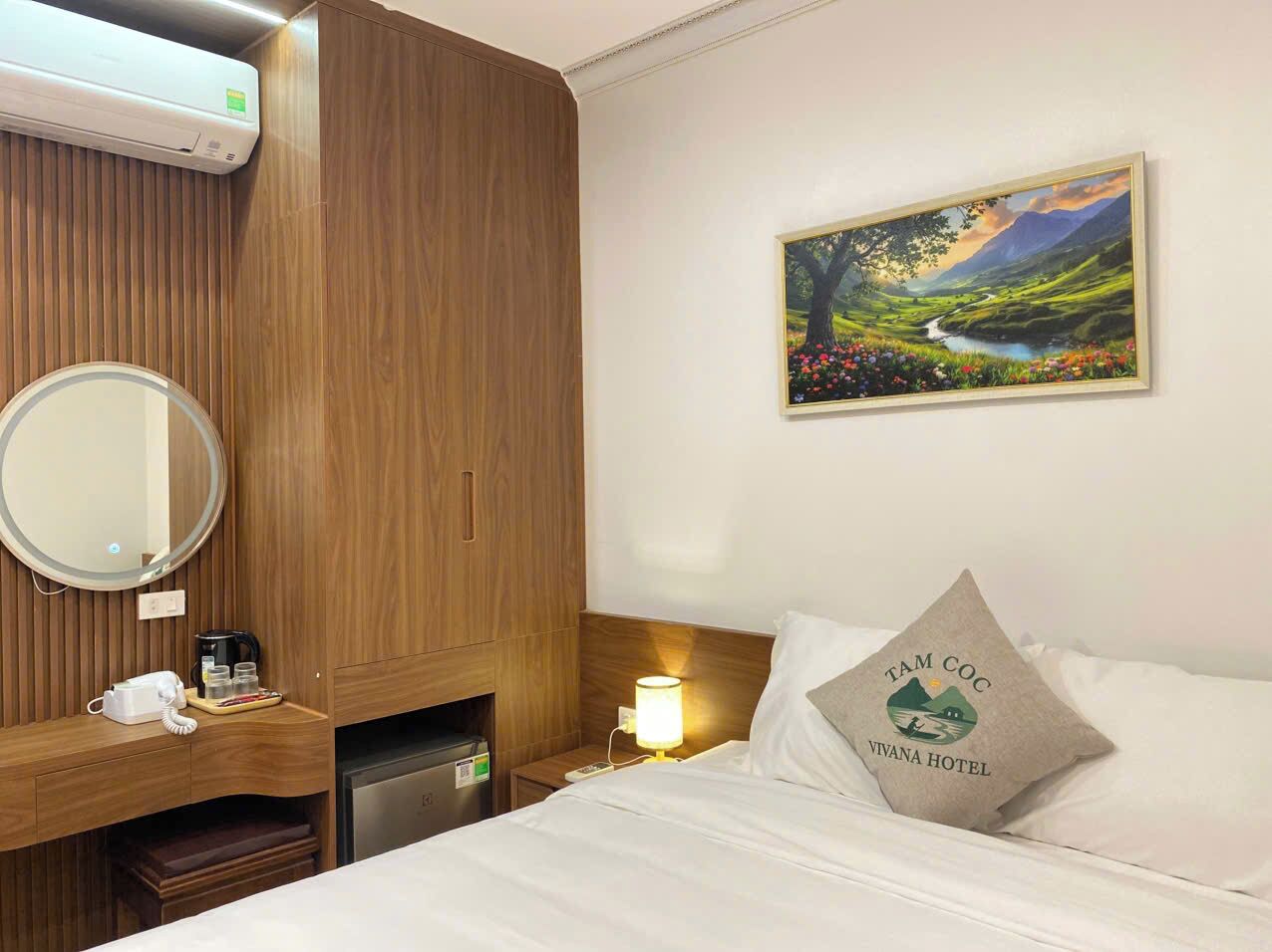 Basic Double Room | Desk, laptop workspace, blackout drapes, free WiFi